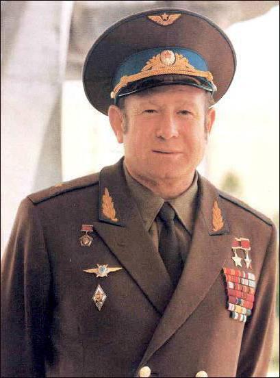 Sovietinis kosmonautas A. Leonovas: biografija, nuotrauka