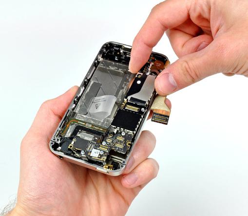 Pakaitinis garsiakalbis "iPhone 4": savaime suremontuotas