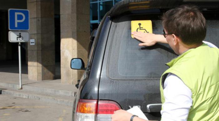 Nauja bausmė už automobilių stovėjimo aikštelę neįgaliesiems